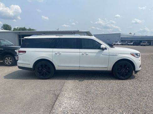 Used 2023 Lincoln Navigator L Reserve AWD/4WD image 7