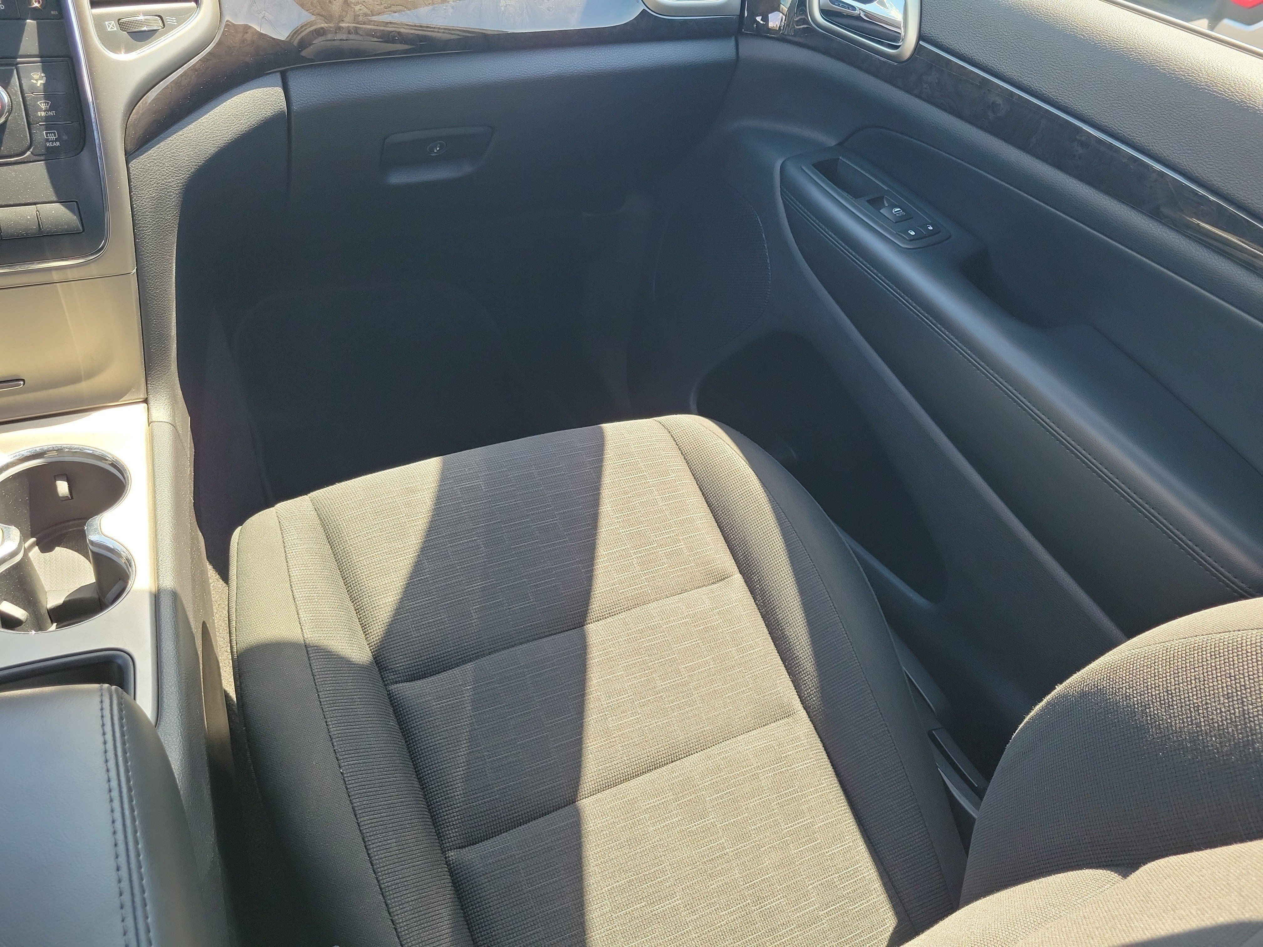 Used 2013 Jeep Grand Cherokee Laredo w/ Laredo E Group AWD/4WD image 18