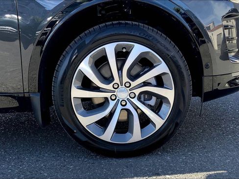 New 2025 Land Rover Discovery Sport Dynamic SE image 13