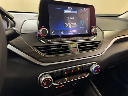 Used 2025 Nissan Altima 2.5 SV FWD image 13
