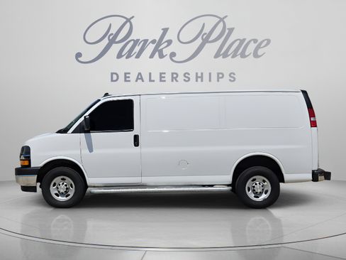 Used 2024 Chevrolet Express 2500 w/ Driver Convenience Package RWD image 2
