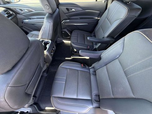 Used 2025 Chevrolet Traverse High Country image 4