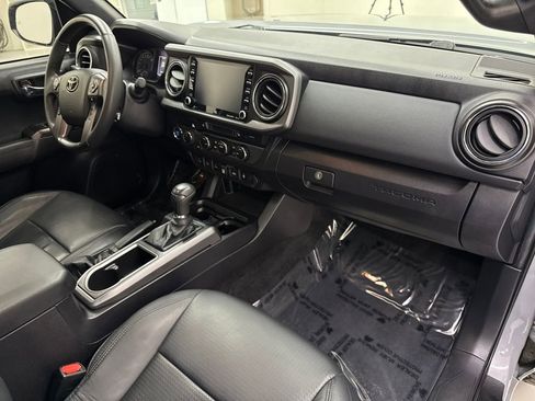 Used 2021 Toyota Tacoma TRD Off-Road w/ TRD Premium Off Road Package image 24
