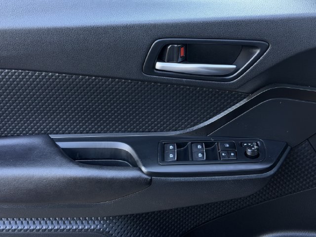 Used 2018 Toyota C-HR XLE FWD image 23