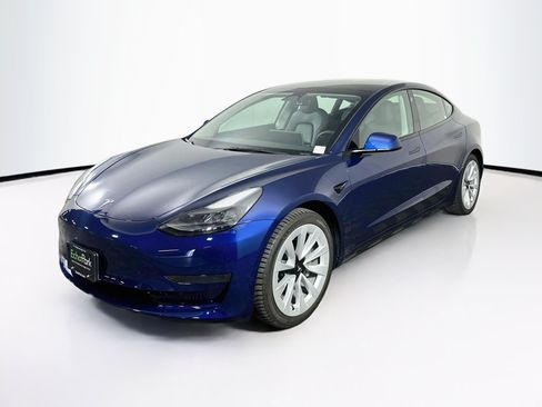 Used 2023 Tesla Model 3 Standard Range RWD image 3