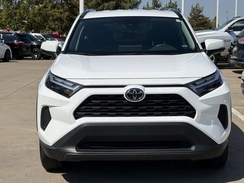 Used 2025 Toyota RAV4 XLE FWD image 8