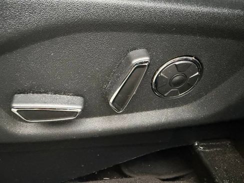 Used 2018 Ford Explorer Limited w/ Equipment Group 301A FWD image 10