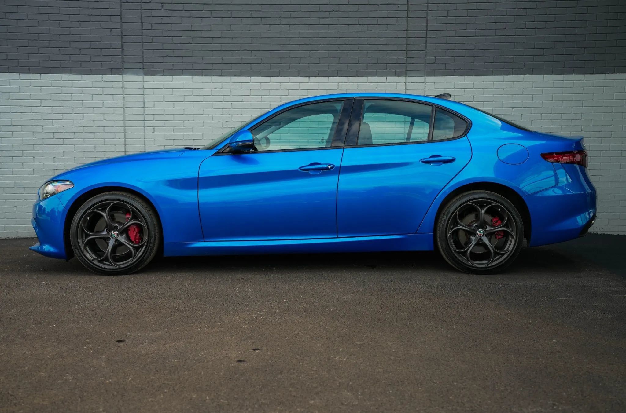 Used 2018 Alfa Romeo Giulia Ti Sport w/ Quick Order Package 22S Sport AWD/4WD image 8