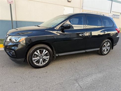 Used 2018 Nissan Pathfinder S AWD/4WD image 2