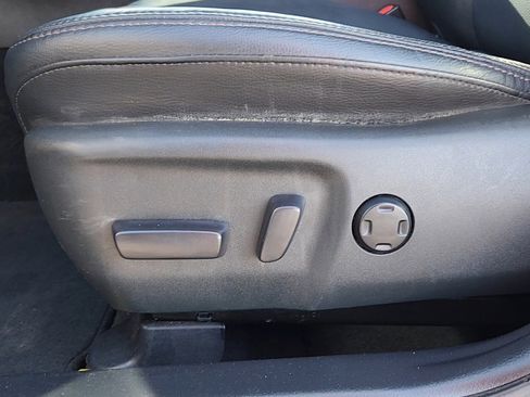 Used 2016 Toyota Avalon Limited image 8