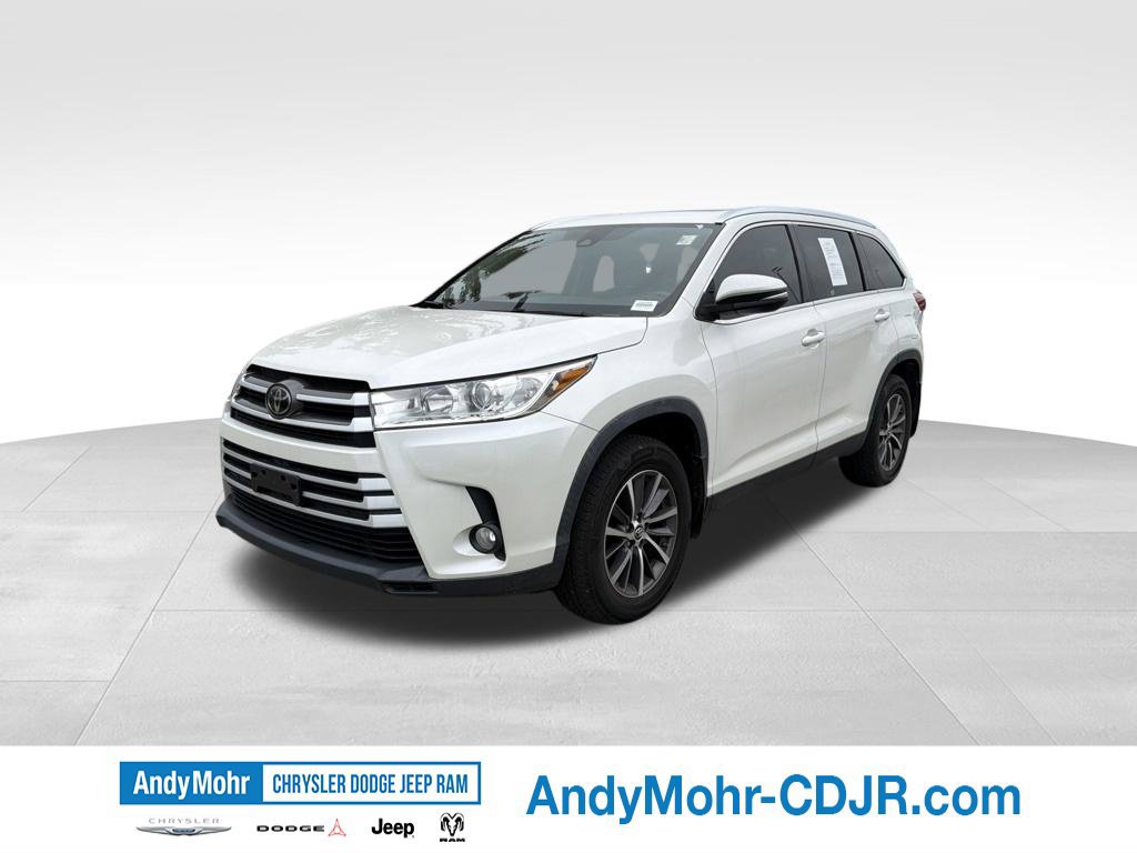 Used 2019 Toyota Highlander XLE AWD/4WD image 3