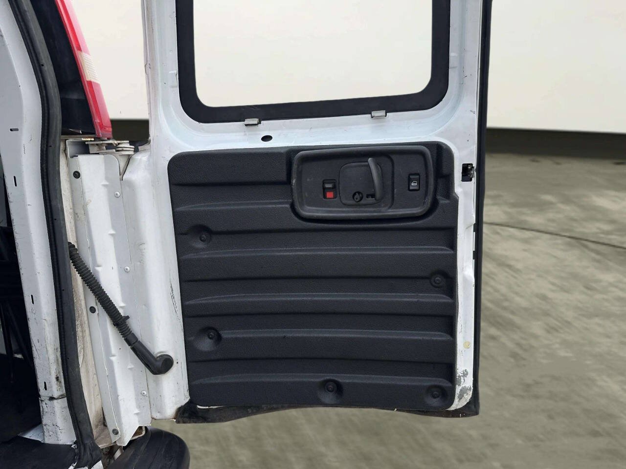 Used 2014 Chevrolet Express 2500 RWD image 13