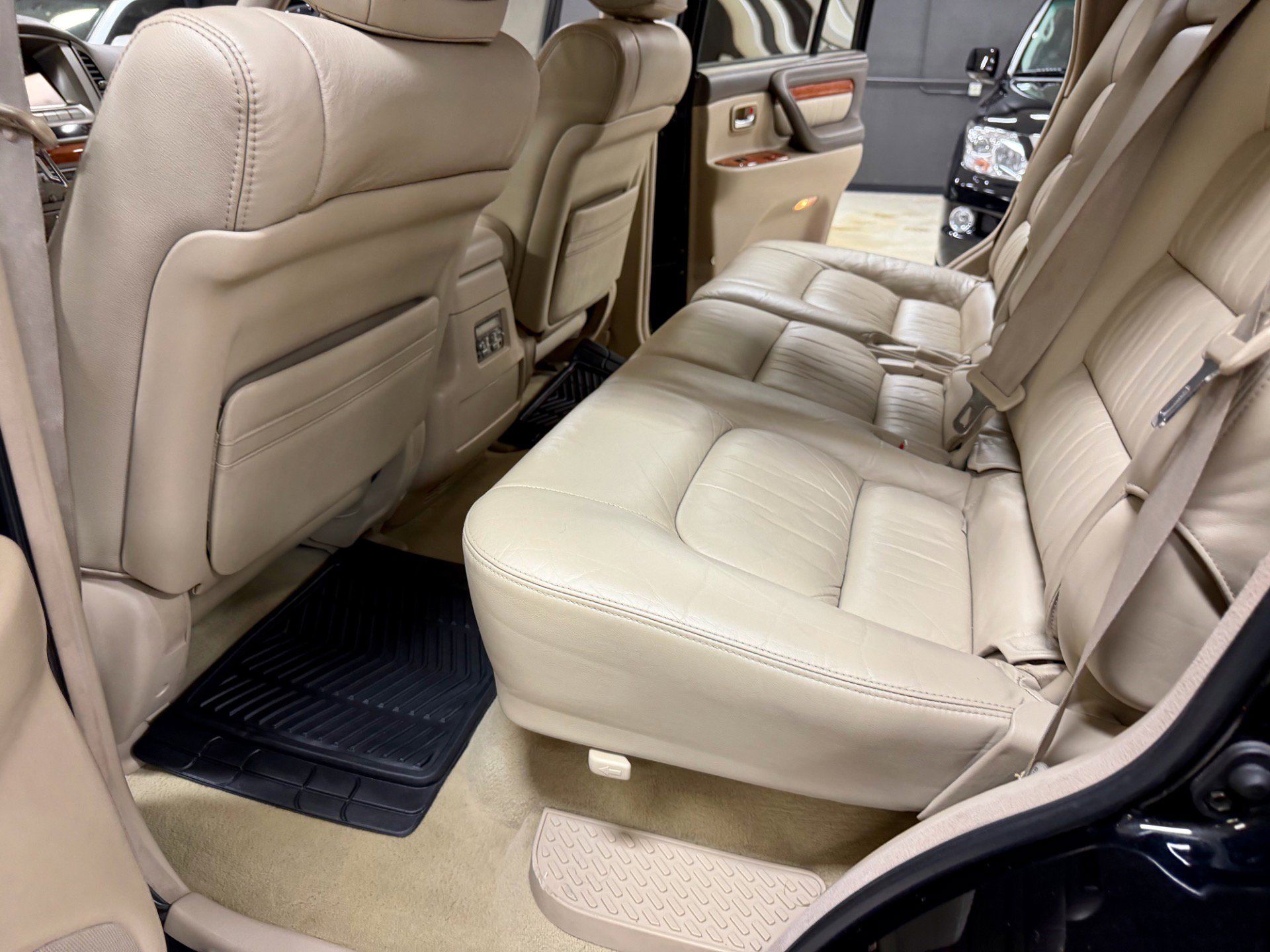 Used 2003 Lexus LX 470 4WD image 20