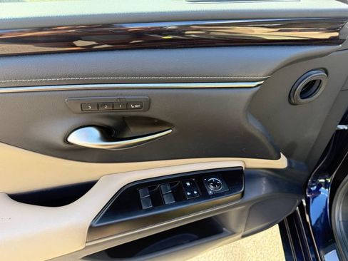 Used 2019 Lexus ES 350 w/ Premium Package FWD image 16