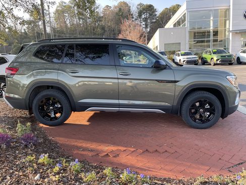 New 2026 Volkswagen Atlas Peak Edition AWD/4WD image 4