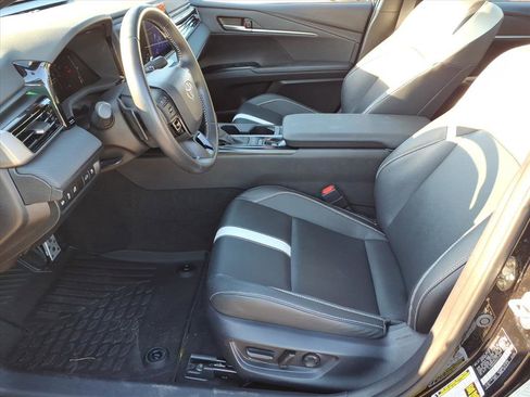 Used 2025 Toyota Camry SE FWD image 12