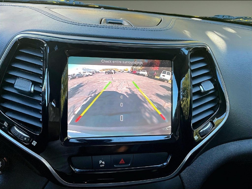 Used 2019 Jeep Cherokee Limited AWD/4WD image 18