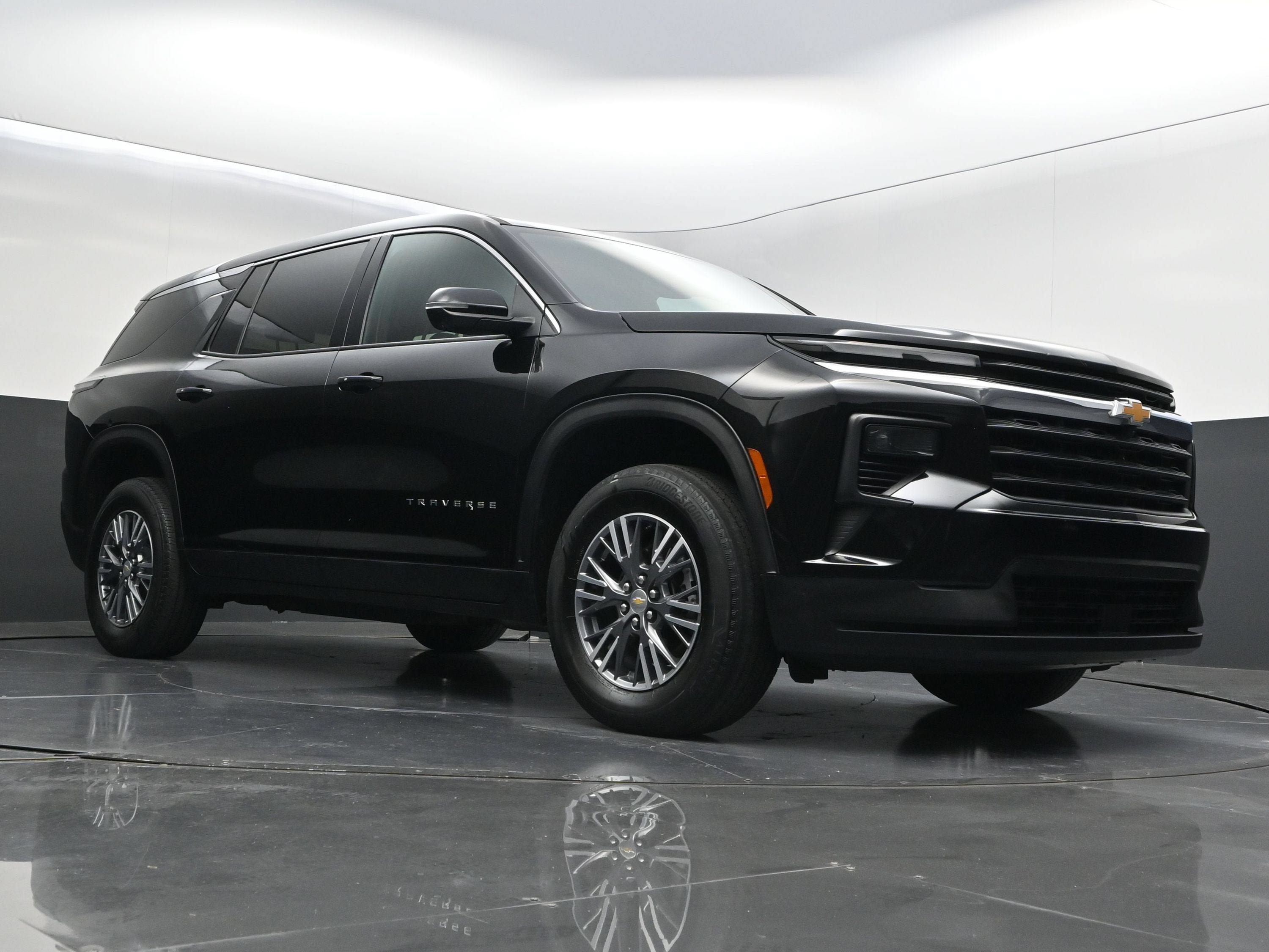Certified 2024 Chevrolet Traverse LS FWD image 39