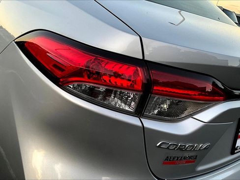 Used 2022 Toyota Corolla LE image 27