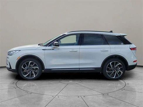 New 2026 Lincoln Corsair Reserve w/ Towing Package image 6