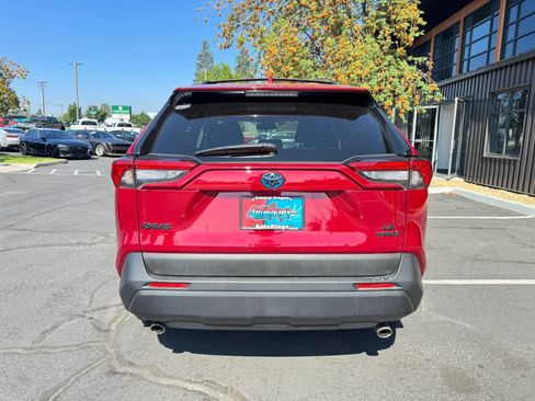 Used 2024 Toyota RAV4 LE AWD/4WD image 4