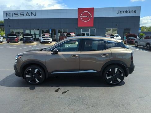 Used 2026 Nissan Kicks SR FWD image 11