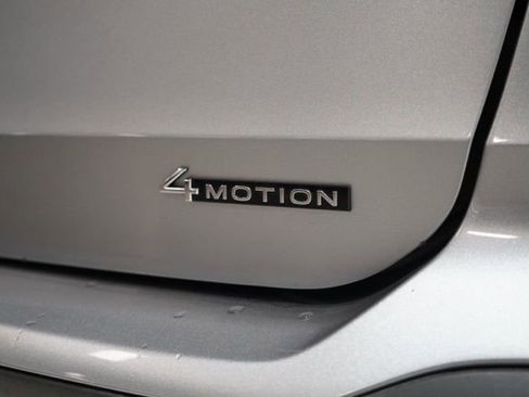 Used 2025 Volkswagen Taos SE image 12