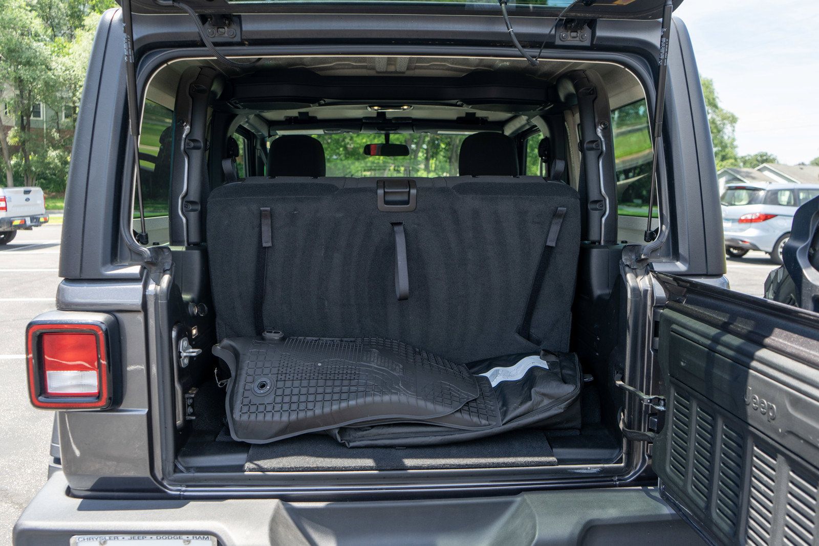 Used 2022 Jeep Wrangler Sport AWD/4WD image 9