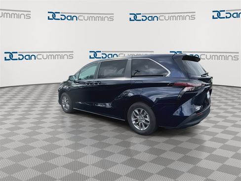 Used 2024 Toyota Sienna LE image 6