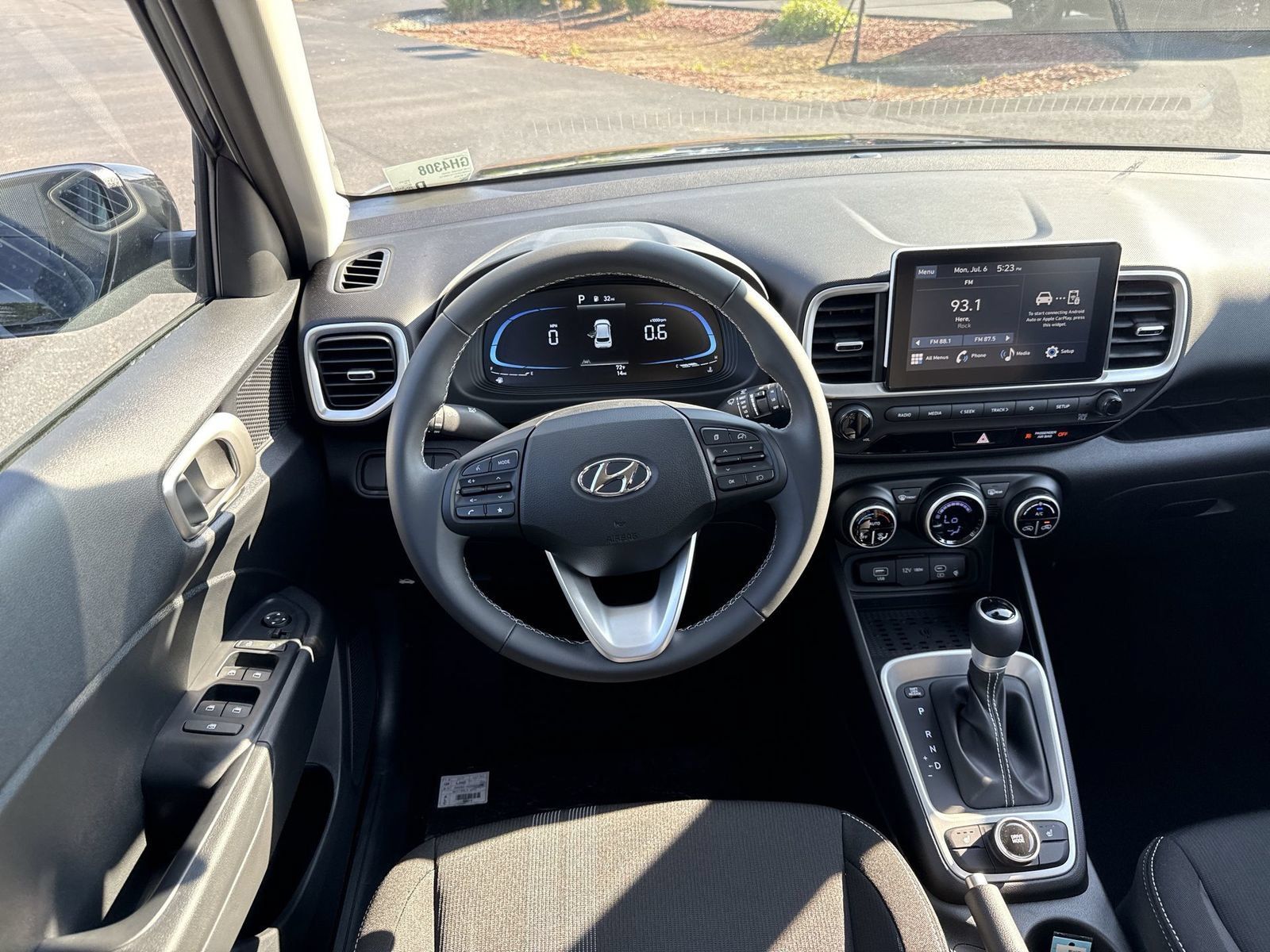 Used 2026 Hyundai Venue SEL FWD image 17