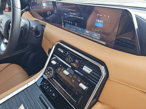 Used 2025 Nissan Armada SL w/ Captain's Chari Seat Package image 18