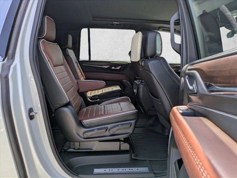 Used 2023 GMC Yukon XL Denali Ultimate AWD/4WD image 24