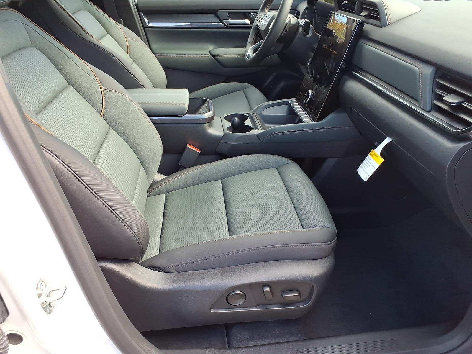 New 2027 GMC Terrain AT4 w/ Convenience Package III AWD/4WD image 8