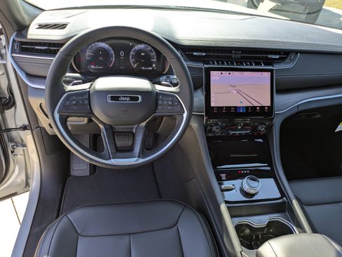 New 2025 Jeep Grand Cherokee L Limited image 13