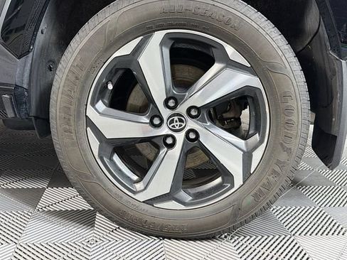 Used 2021 Toyota RAV4 SE w/ Weather & Moonroof Package image 30