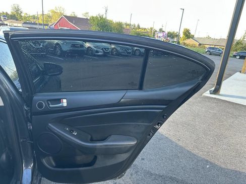 Used 2016 Kia Cadenza Premium image 17