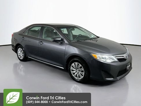 Used 2014 Toyota Camry LE image 1