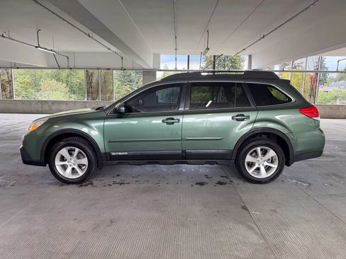 Used 2014 Subaru Outback 2.5i Limited w/ Moonroof Package AWD/4WD image 8
