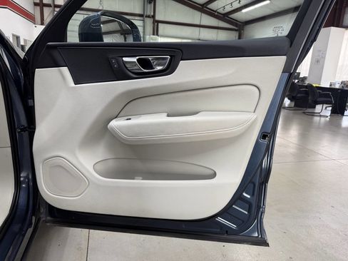 Used 2018 Volvo XC60 T6 Momentum w/ Convenience Package AWD/4WD image 15