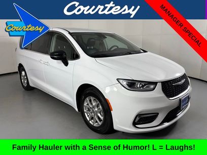 Used 2024 Chrysler Pacifica Touring-L