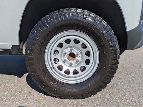 Used 2024 Chevrolet Colorado W/T image 10