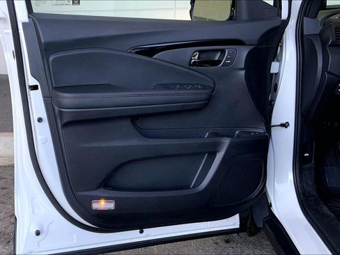 Used 2025 Honda Passport Black Edition image 22