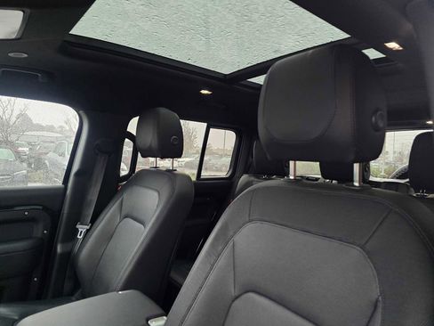 Used 2024 Land Rover Defender 130 X-Dynamic SE image 23