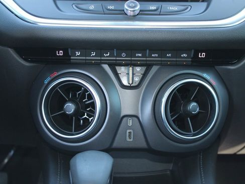 Used 2022 Chevrolet Blazer LT image 21