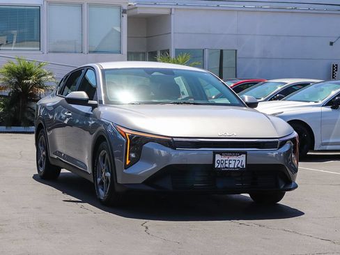 Certified 2025 Kia K4 FWD image 3