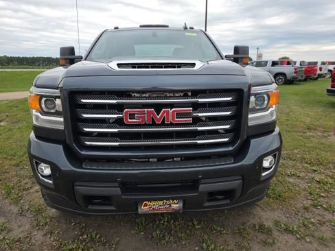 Used 2018 GMC Sierra 2500 SLT w/ Duramax Plus Package AWD/4WD image 7