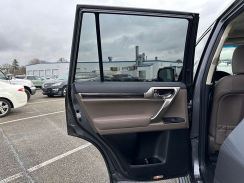 Used 2020 Lexus GX 460 Premium w/ Premium Package image 11