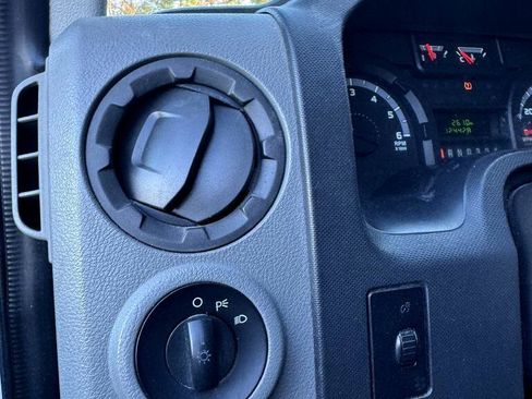 Used 2010 Ford E-350 and Econoline 350 Super Duty image 24