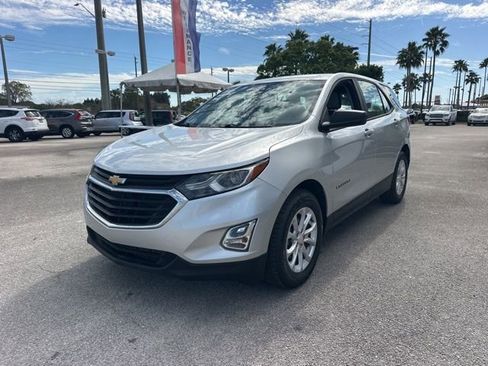 Used 2020 Chevrolet Equinox LS image 2