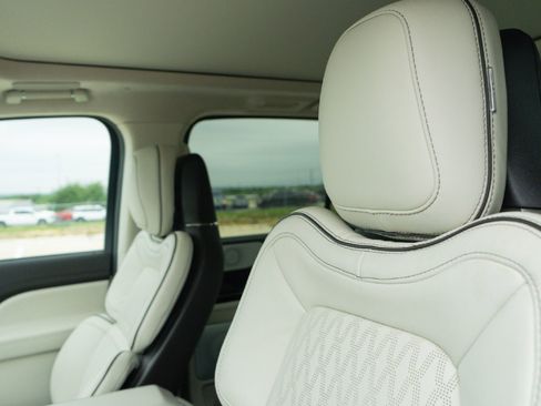 Used 2024 Lincoln Navigator Black Label AWD/4WD image 9